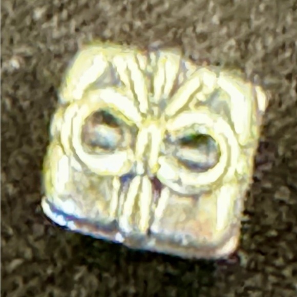 Pandora Silver Gift Box with Bow Charm - Picture 2 of 9